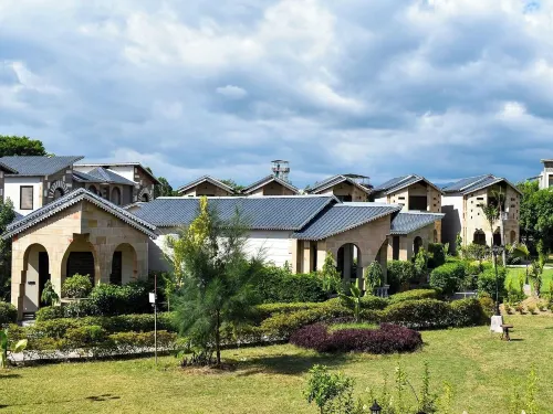 อมาริส กรีนส์ รีสอร์ต