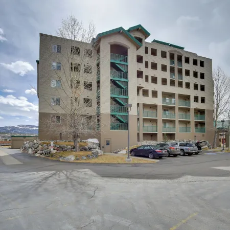 Cozy Frisco Condo 360 Mtn Views and Shared Hot Tub!