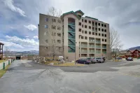 Cozy Frisco Condo 360 Mtn Views and Shared Hot Tub! - Parkering