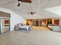 Relax on the Oceanfront porch or wake up to the sound of waves on your balcony - 4 tähden