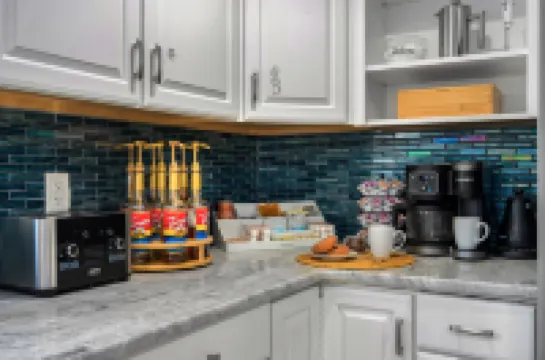 Waterfront Access and Heated Saltwater Pool - Luxurious Tropical Retreat