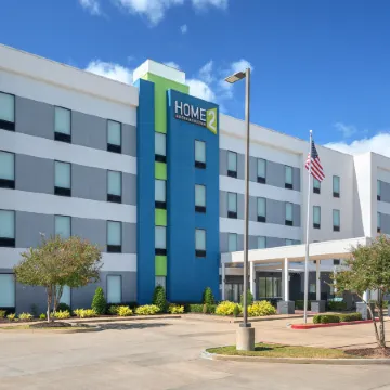 Home2 Suites by Hilton Lake Charles Отели рядом с достопримечательностью «Север Бич»