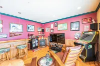 Coastal Getaway 5 Bedroom Home - 3-Star