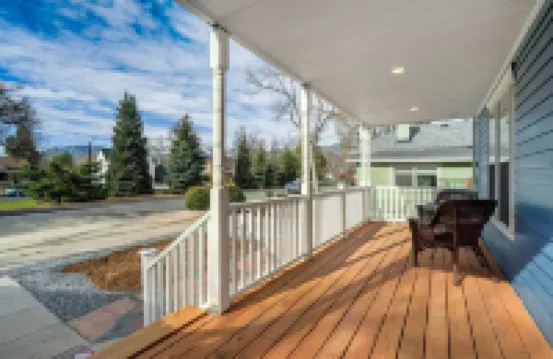 Downtown Getaway With Balcony King Beds