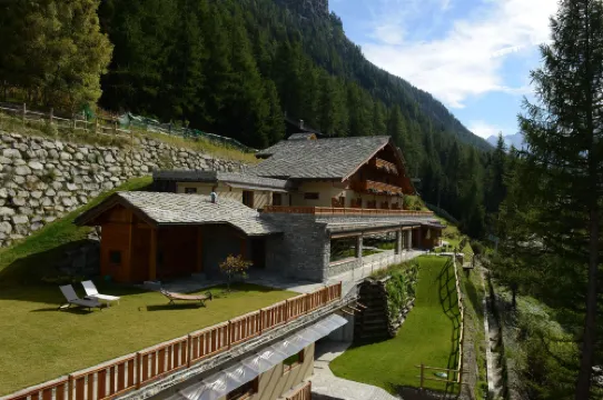La Madonnina Del Gran Paradiso Wellness Hotel