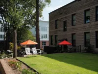 Hotel Pontotoc Hotels near Statue of Elvis
