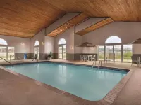 Country Inn & Suites by Radisson, Waterloo, IA Hotels in Waterloo