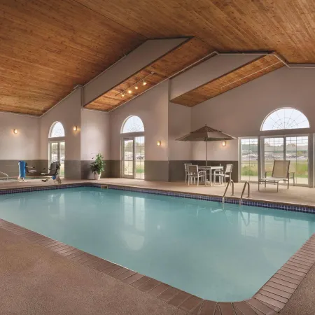 Country Inn & Suites by Radisson, Waterloo, IA Отели в г. Ватерлоо