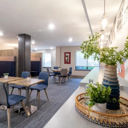 Oxford Suites Portland - Jantzen Beach