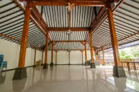 Hotel Butik Cafe & Resto Pesona Osing - ที่มีบาร์