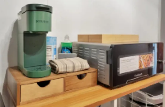 Swann Ave Suite Walk to Bayshore Hyde Park