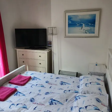 Singer House Beach Holiday Flats with Parking ,Opposite Paignton Pier ,English Riveria