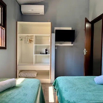 Ancoragem Hotels near Zimbros beach