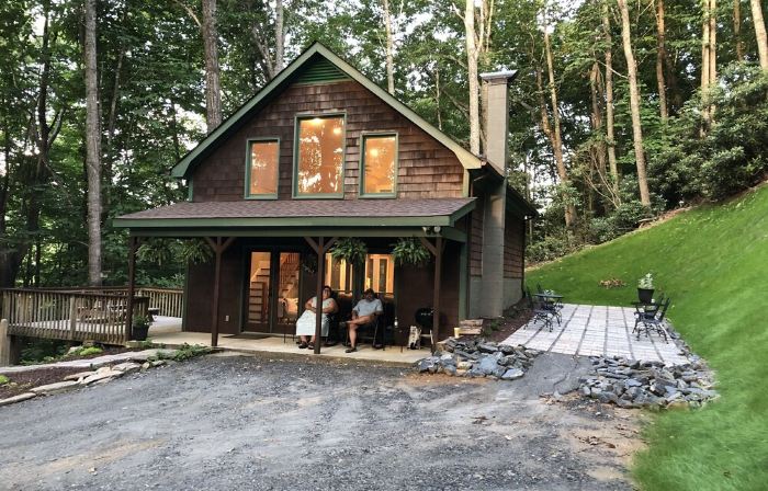Cottage on 7 acres between West Jefferson and Boone. Pet Friendly HighSpeed Int
