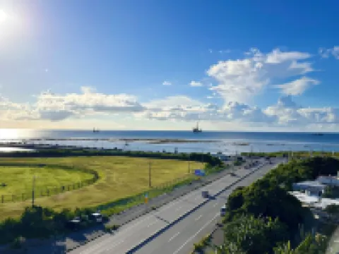 SunSea Okinawa Stunning Ocean View 2Br Sleeps 6 20 Min from Airport 3 Min to Shopping Mall Hoteles en Urasoe