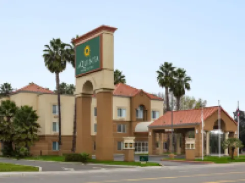 La Quinta Inn & Suites by Wyndham Fairfield - Napa Valley フェアフィールドのホテル