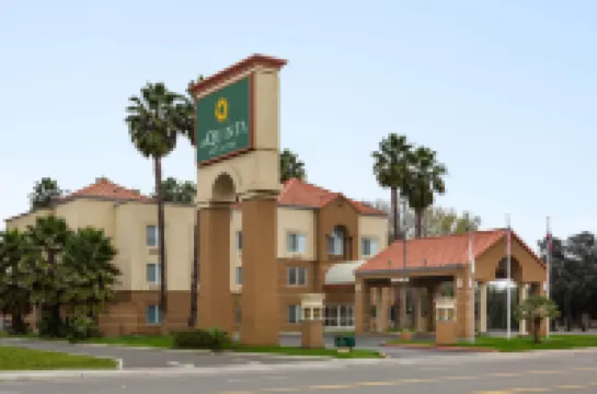 La Quinta Inn & Suites by Wyndham Fairfield - Napa Valley Hotels in 