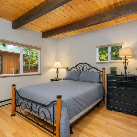 Otter Chalet On Fish Lake 4 Bedroom Home by NW Comfy Cabins by RedAwning