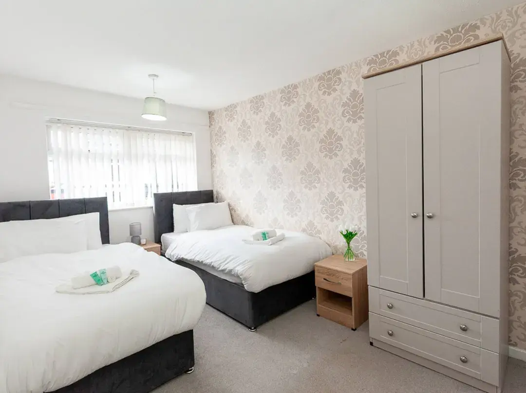 Close To City Centre - Mins Away From Anfield Stadium - Free Street Parking - Liverpool, UK