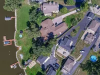 The Lake House on Myers Bay - 3-bed 2-bath Luxury Home With Private Pier, Beach, Firepit, and Deck Hotels in Fox Lake