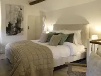 The Feathered Nest Inn - parking