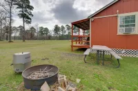 Tranquil Plantersville Cabin Farm Animals on-Site - parking