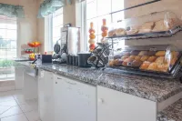 Ramada by Wyndham 100 Mile House - breakfast