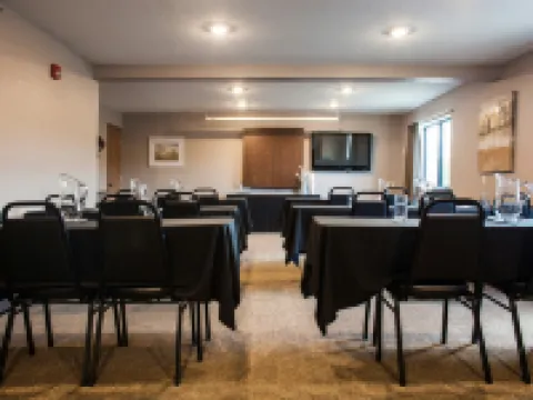 Heartland Inn Coralville Hotels in West Lucas