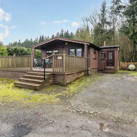 4 Bed House - Sleeps 9 - Hottub - Parking