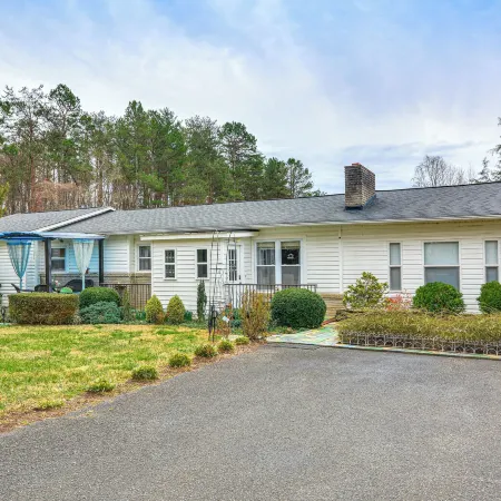 Hot Tub, Home Gym, Decks! Retreat 9 Mi to Mt Airy