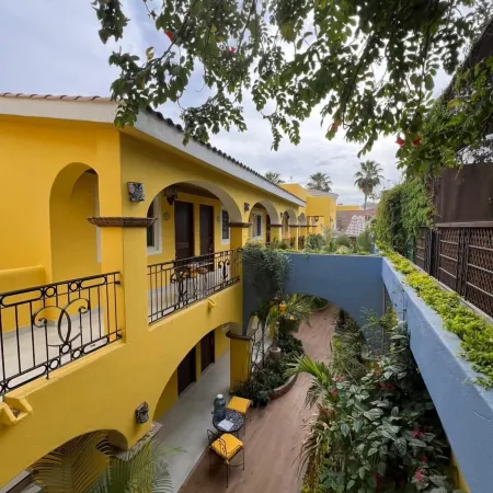 El Encanto Inn & Suites