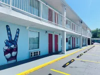 Hometown Inn - parking