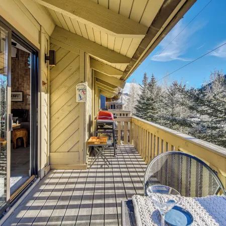 Walk to Town & Slopes, Views, SPA & Sauna Access
