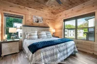 Modern 5 bedroom cabin, close-Dollywood, game room