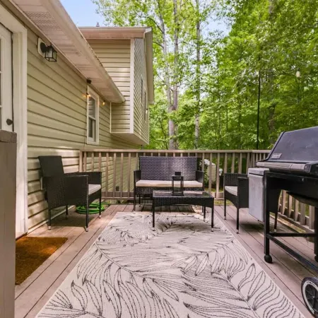 Tranquil Hideaway Home - Pet-friendly