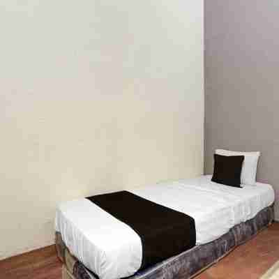 Chic Deluxe Twin Comfort Stay w/ Free Wifi Rooms