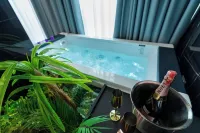 Ames Hotel & Spa - Hot Tub