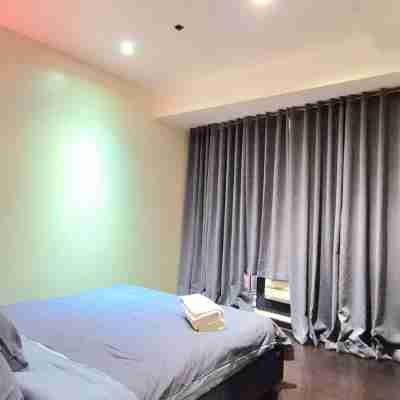 Luxurious 2BR Condo in Makati City with Stunning Views Rooms