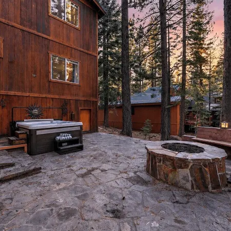 Moosetrack by AvantStay Hot Tub BBQ Deck Tahoe Donner Ski Golf Beach Club Access