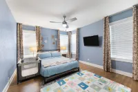 Rare Exclusive Retreat |Private Hot Tub | King Bed - balcony