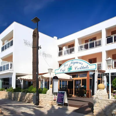 Hotel Ses Figueres Отели рядом с достопримечательностью «Мыс Фар-де-Пунта-Гросса»