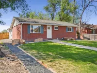 Oak Haus Group Stay w/ Fenced Yard & Game Room Hotels in Windsor