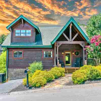 NEW Lux 4 BR Pigeon Forge Dollywood Hot Tub Hotel Exterior