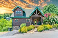 NEW Lux 4 BR Pigeon Forge Dollywood Hot Tub - Kitchen