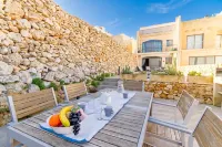 Ta'Siku Gozitan Villa Pool & Hot Tub - Happy Rentals - 4-Star