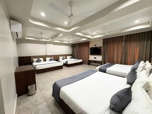 Hotel Kesharinandan - 2-Star