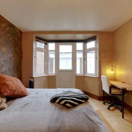 Charming Burnt Oak Retreat