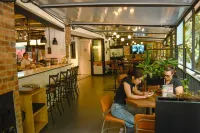 Hotel Living 35 Suites by Growing Group - bar