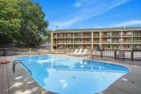 New Room by Silver Dollar City + Shuttle + Pool