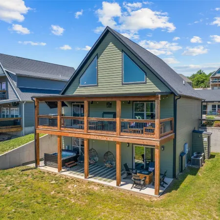 Green Wood Getaway for 18